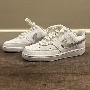 NWT Nike court vision low